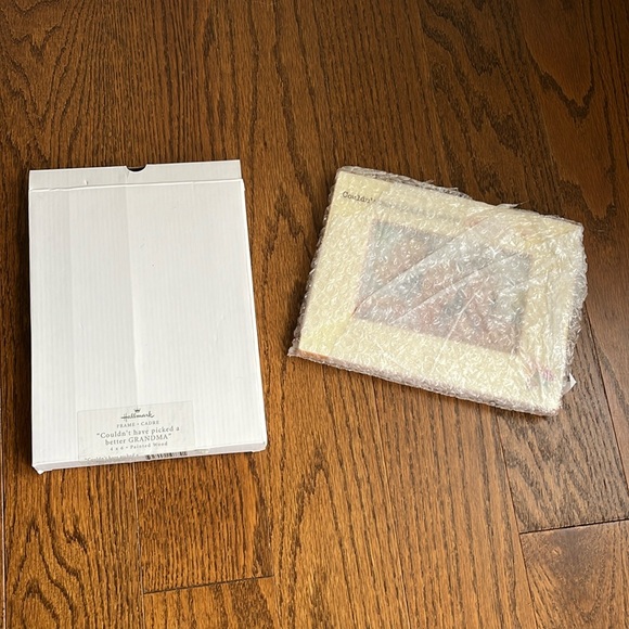 Brand new Hallmark frame ‘Couldn’t have picked a better grandma’ - Picture 3 of 3